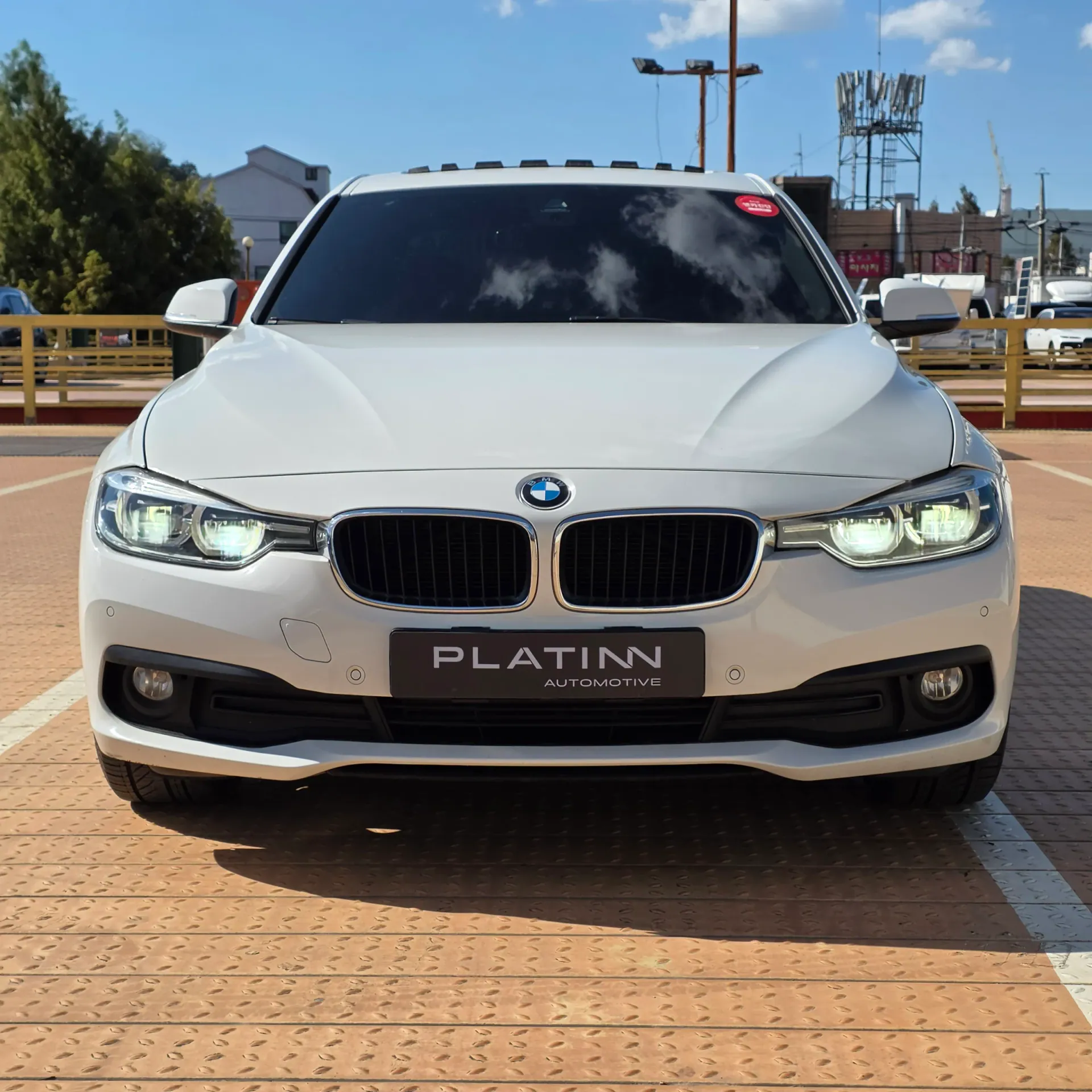 BMW 320d — fotografia 1 nga 24
