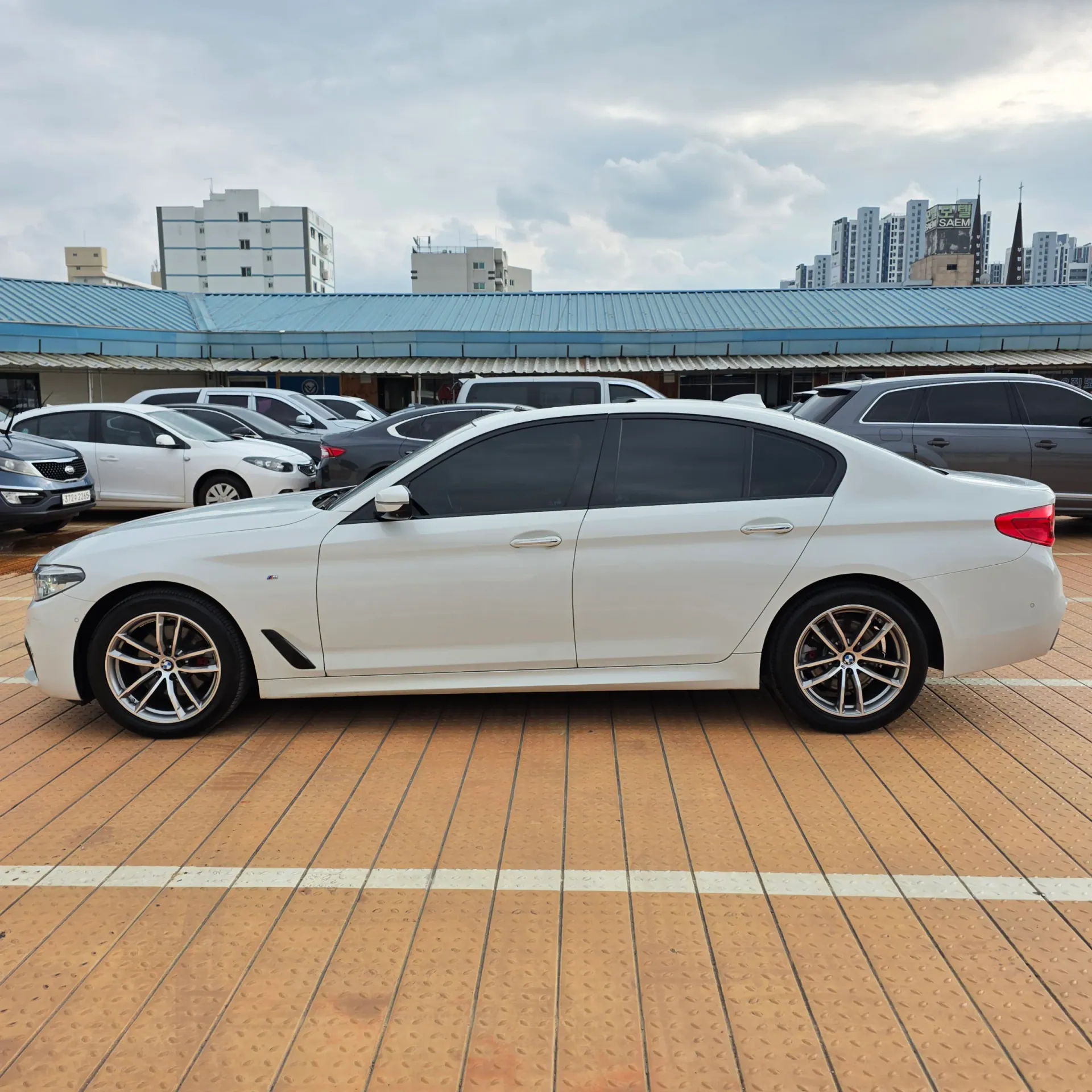 BMW 520d (G30) M Sport — fotografia 1 nga 24